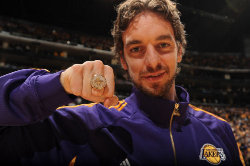 PAU GASOL basket